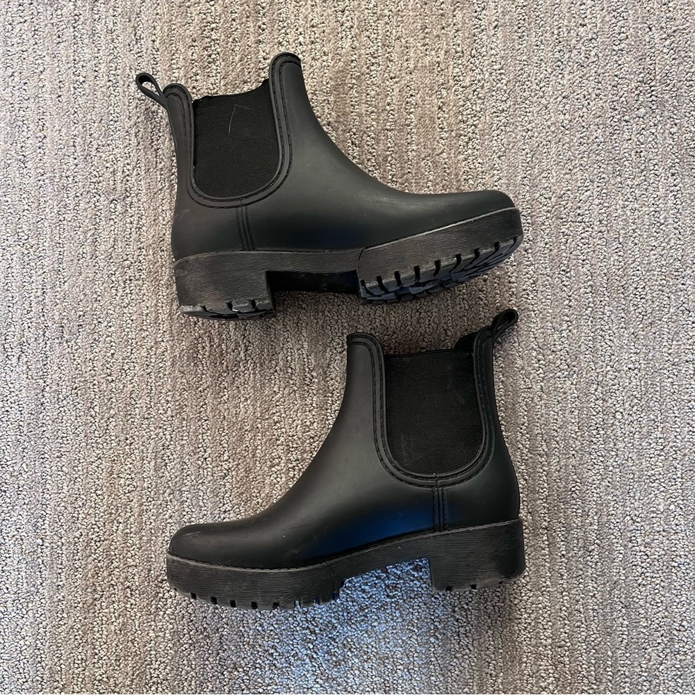 Just fab short black rubber slip on rain boots/booties